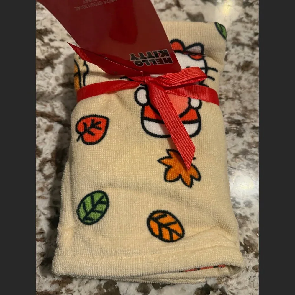 Sanrio Hello Kitty Autumn Fall Leaves Pumpkin Pie 2 Pack Hand Towels NWT